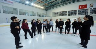 Yenimahallenin Senkronize Buz Takımı Kampta