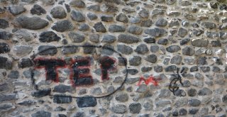 Niksarda Tarihi Kale Surlarına Çirkin Saldırı