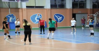 Tuncelide Kadın Voleybol Takımı Destek Bekliyor