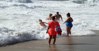 Alanyada Kırmızı Bayraklar Bile Turistleri Durduramadı