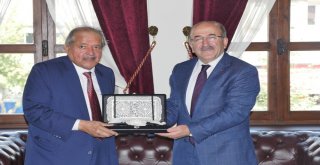 Trabzon Büyükşehir Belediye Başkanı Gümrükçüğoğlu Katarlı İş Heyetini Kabul Etti