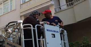 7 Katlı Binada Çıkan Yangında Mahsur Kalan 10 Kişi İtfaiye Tarafından Kurtarıldı