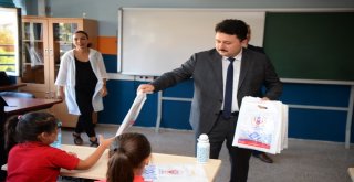 Başkan Avcı Öğrencilere Fidan Dağıttı