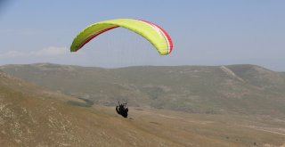 Festival Kapsamında Paraşüt Gösterisi