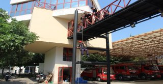 Manisa İtfaiyesine İlk Kadın Stajyer