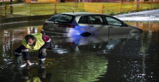 Romada Dolu Fırtınası Hayatı Felç Etti