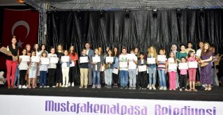 Kursiyerlerin Sertifika Sevinci