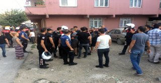 Ataşehirde Cezaevi Firarisini Yakalamak İsteyen Polise Taşlı Saldırı