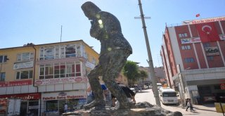 Atatürk Heykelinde Restorasyon Çalışması