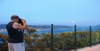 Kanlı Ay İle Aynı Karede Fotoğraf Çekinmek İçin Yarıştılar