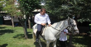 Kareside Çocuklar Mutlu