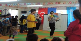 Türk Ve Suriyeli Çocuklar Birlikte Oynayarak Kaynaşıyor