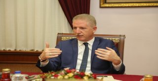 Vali Gülden Ekmeğe Zam Yapmayan Fırıncılara Teşekkür