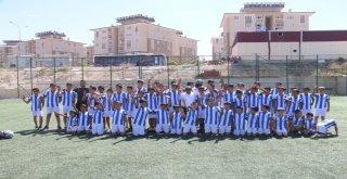 Edremit Belediyesi Futbol Okulu Açıldı