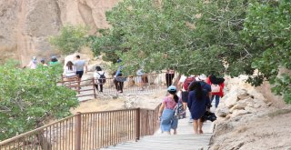 Aksarayı İlk 6 Ayda 437 Bin Turist Ziyaret Etti