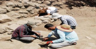 (Özel Haber) Bitlis Kalesinde Osmanlı Dönemine Ait Mezar Bulundu