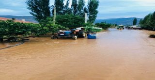 Antalyada 30 Dakikalık Yağmur Sele Neden Oldu