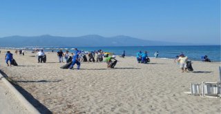 Vatandaşlar Büyükşehir Ekipleriyle Sahilde Temizlik Yaptı