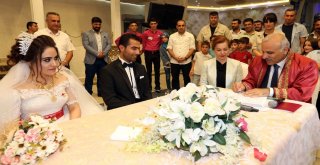 Vali Zorluoğlu Genç Çiftin Nikahını Kıydı