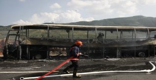 Otoyolda Otobüs Alev Alev Yandı
