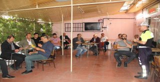 Polis Çay Ocaklarında Trafik Kurallarını Hatırlattı