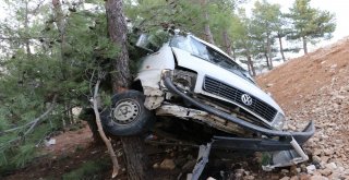 Yolcu Minibüsü Şarampole Uçtu: 1 Ölü, 11 Yaralı