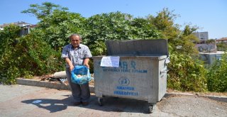 Sokak Hayvanları İçin 10 Yıldır Çöpten Ekmek Topluyor