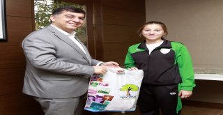 Belediye Başkanı Fadıloğlu Milli Sporcuları Ağırladı