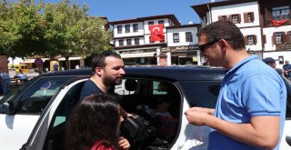 Ürkmezerden Tatilcilere Lokumlu Karşılama