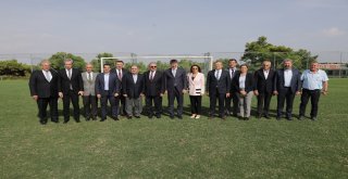 Alt Tarafı Arıtma Üst Tarafı Futbol Sahası