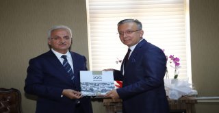 Başkan Başsoydan Rektör Akın Levente  Hayırlı Olsun Ziyareti