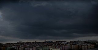 İstanbulu Kara Bulutlar Sardı
