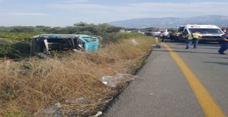 Manisanın Yunusemre İlçesinde Halk Otobüsü İle Otomobilin Çarpışması Sonucu İlk Belirlemelere Göre 20 Kişi Yaralandı.