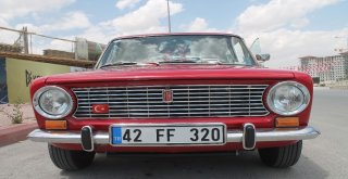 Bir Buçuk Senede Topladığı 1975 Model Arabasını 65 Bin Liraya Satıyor