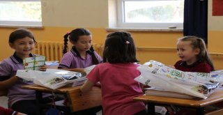 Kitaplar Devletten, Kırtasiye Malzemeleri Belediyeden