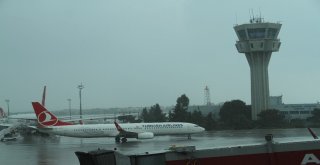 Atatürk Havalimanında Uçuşlara Şiddetli Yağış Engeli