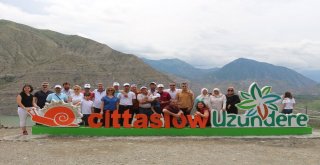 Tortum Şelalesi Yerli Turistle Doldu Taştı