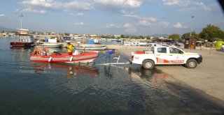 Burhaniyede İtfaiye Botu Hayat Kurtarıyor