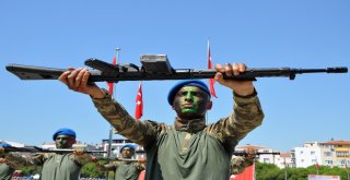 Manisada Yemin Eden Komandolar Zeybek Oynadı