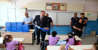 Başkan Işık, Birinci Sınıflara İlköğretim Paketi Hediye Etti