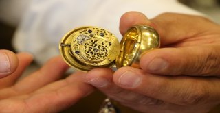 İki Asırlık Osmanlı Saray Saatleri Göz Kamaştırıyor