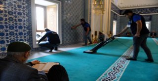 Ramazan Öncesi Başkent Camilerinde Temizlik Seferberliği