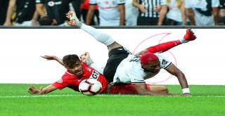 Spor Toto Süper Lig: Beşiktaş: 0 - Antalyaspor: 0 (Maç Devam Ediyor)