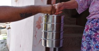 Dost Eli Aşevinden İhtiyaç Sahiplerinin Sofrasına