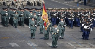 Pariste Ulusal Bayram Coşkusu