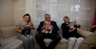 Başkan Özkandan Üçüz Bebeği Olan Çifte Ziyaret