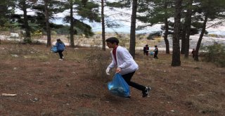 Öğrenciler Çevre Temizliği Yaptı