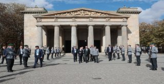 Cumhurbaşkanı Erdoğan, Neue Wache Anıtını Ziyaret Etti