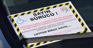 Dernek Önüne Park Eden Sürücüler Engellileri İsyan Ettirdi