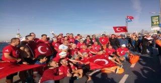 Cumhuriyetin Kuruluş Yıl Dönümünde Kız Kulesine Yüzerek Geçtiler